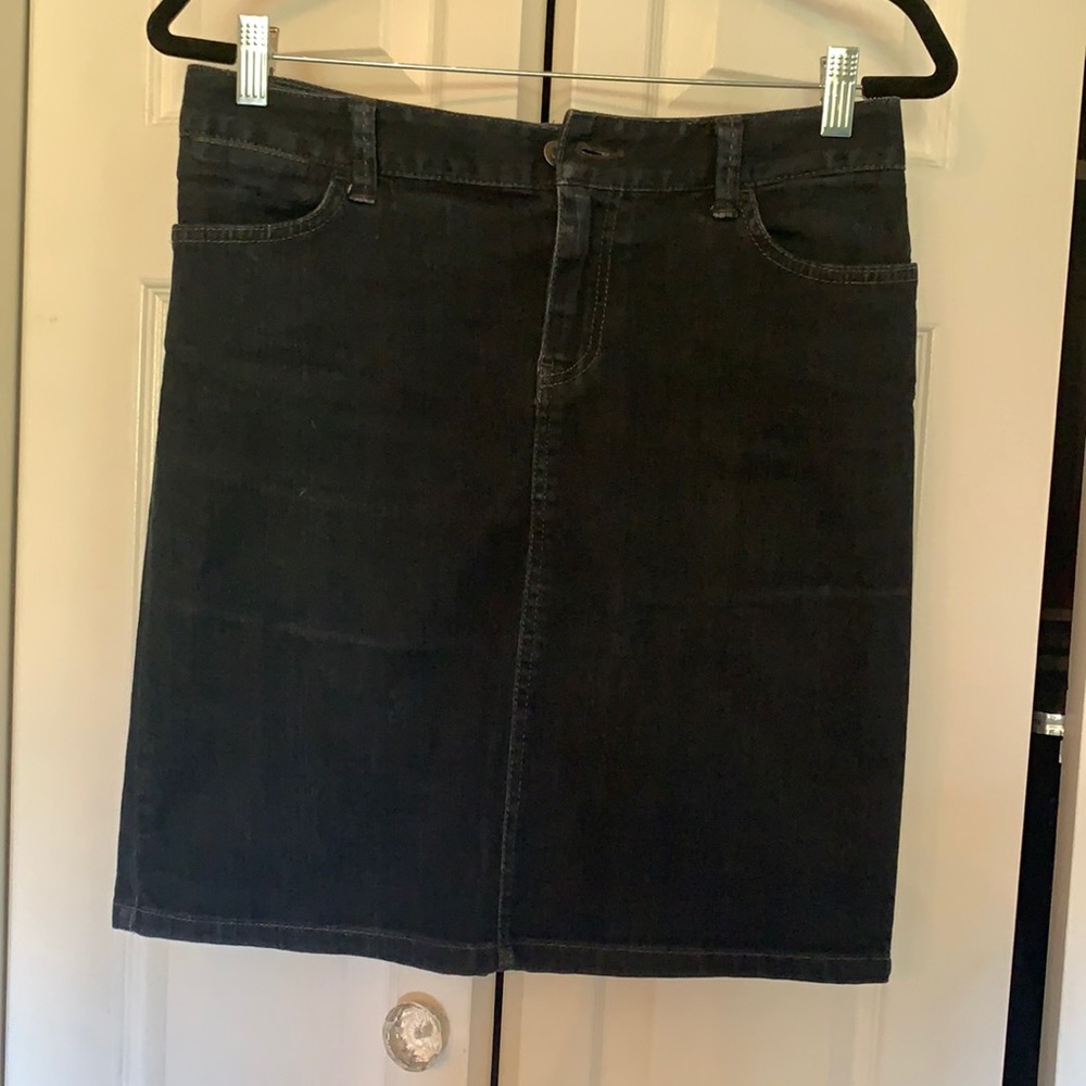 Tommy Hilfiger denim skirt.